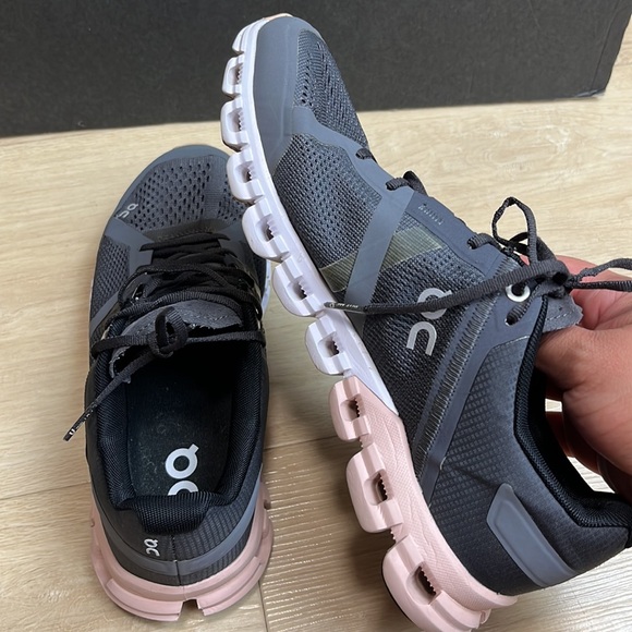 ON Cloudflow Running Shoe SIZE 6 1/2 US - Picture 9 of 10